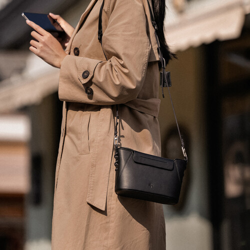 1026188_F.jpg - PGYTECH OneGo Classic Crossbody  Bag (Elegant Black) - Image 6