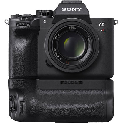 1015339_B.jpg - Sony VG-C4EM Vertical Grip for A1 A7IV A7RIVa A7SIII A9II