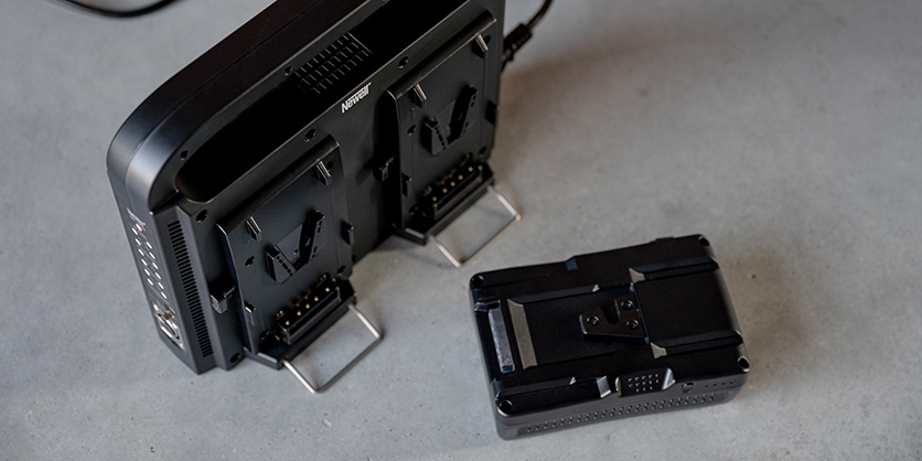 1020349_E.jpg - Newell BP-4CH 4-channel charger for V-mount batteries - Image 5