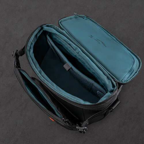 1021879_B.jpg - PGYTECH OneMo Sling (Black, 7L) - Image 2