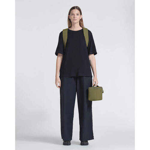 1022999_E.jpg - Urth Arkose 20L Backpack with Camera Insert (Green) - Image 5