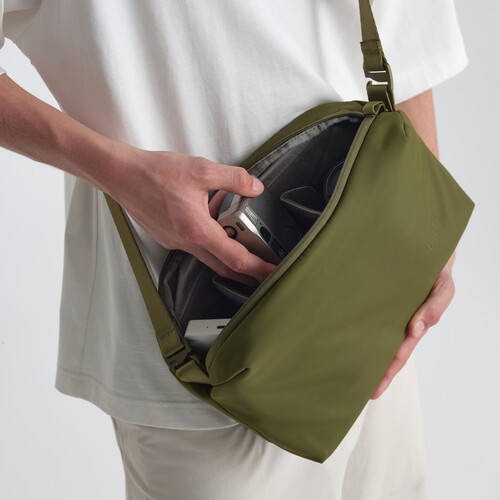 Best image for Urth Dolomite Cross-Body Camera Sling Bag (Green, 5.1L)