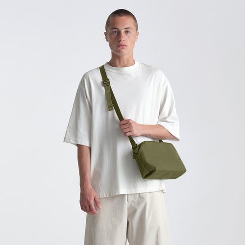 1023029_A.jpg - Urth Dolomite Cross-Body Camera Sling Bag (Green, 5.1L) - Thumbnail 1