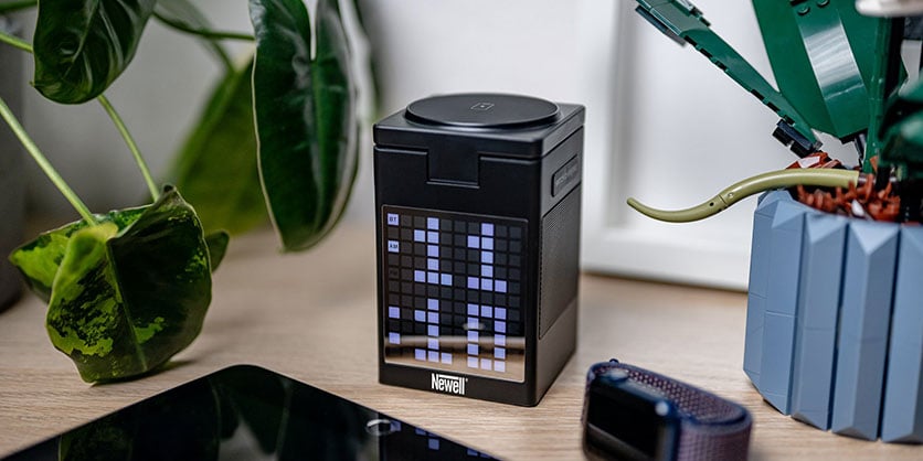 1025979_A.jpg - Newell induOne MagPlay All-in-One MagSafe Charger / Speaker / Pixel Clock - Image 1