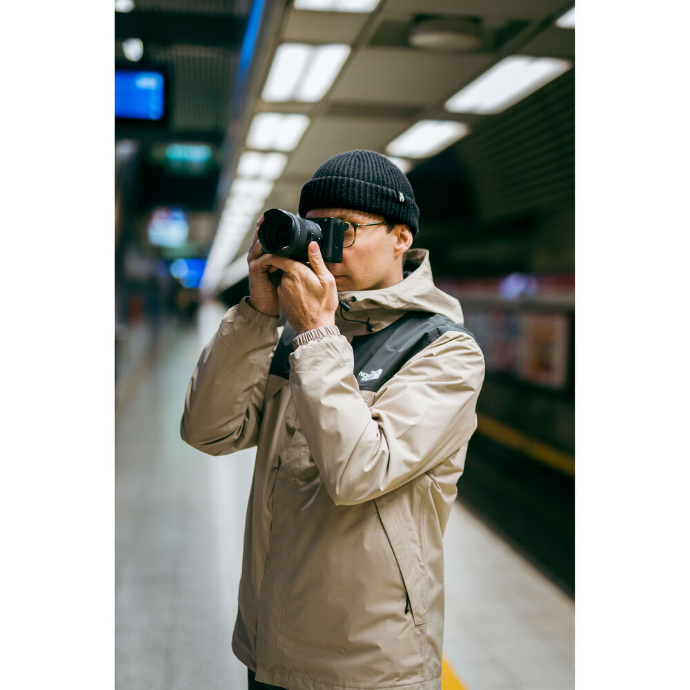 1026159_B.jpg - Sigma Sony E Mount 15mm f/1.4 DC Contemporary Lens - Image 2