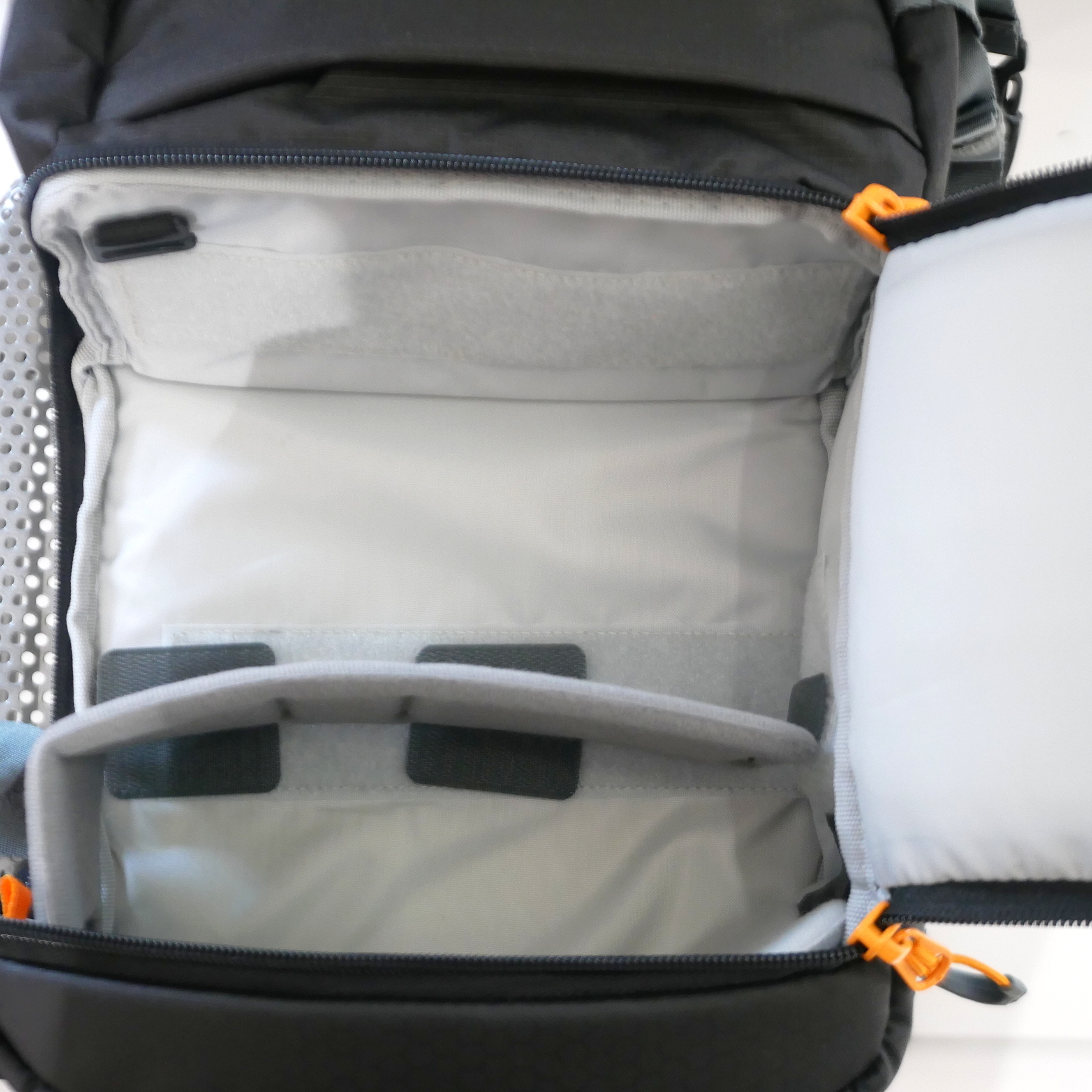 S-H-263R69_3.jpg - Lowepro Slingshot SL 250 AW III Sling - Image 3