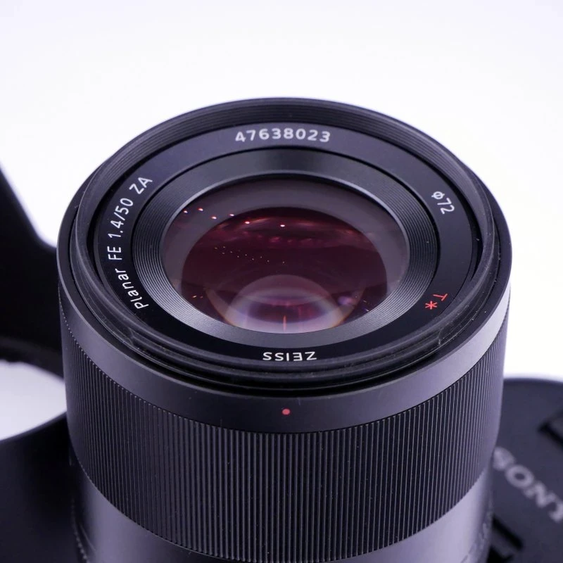 S-H-33E8VF_2.webp - Zeiss AF 50mm F/1.4 ZA Planar T* Lens in Sony FE Mount - Image 2