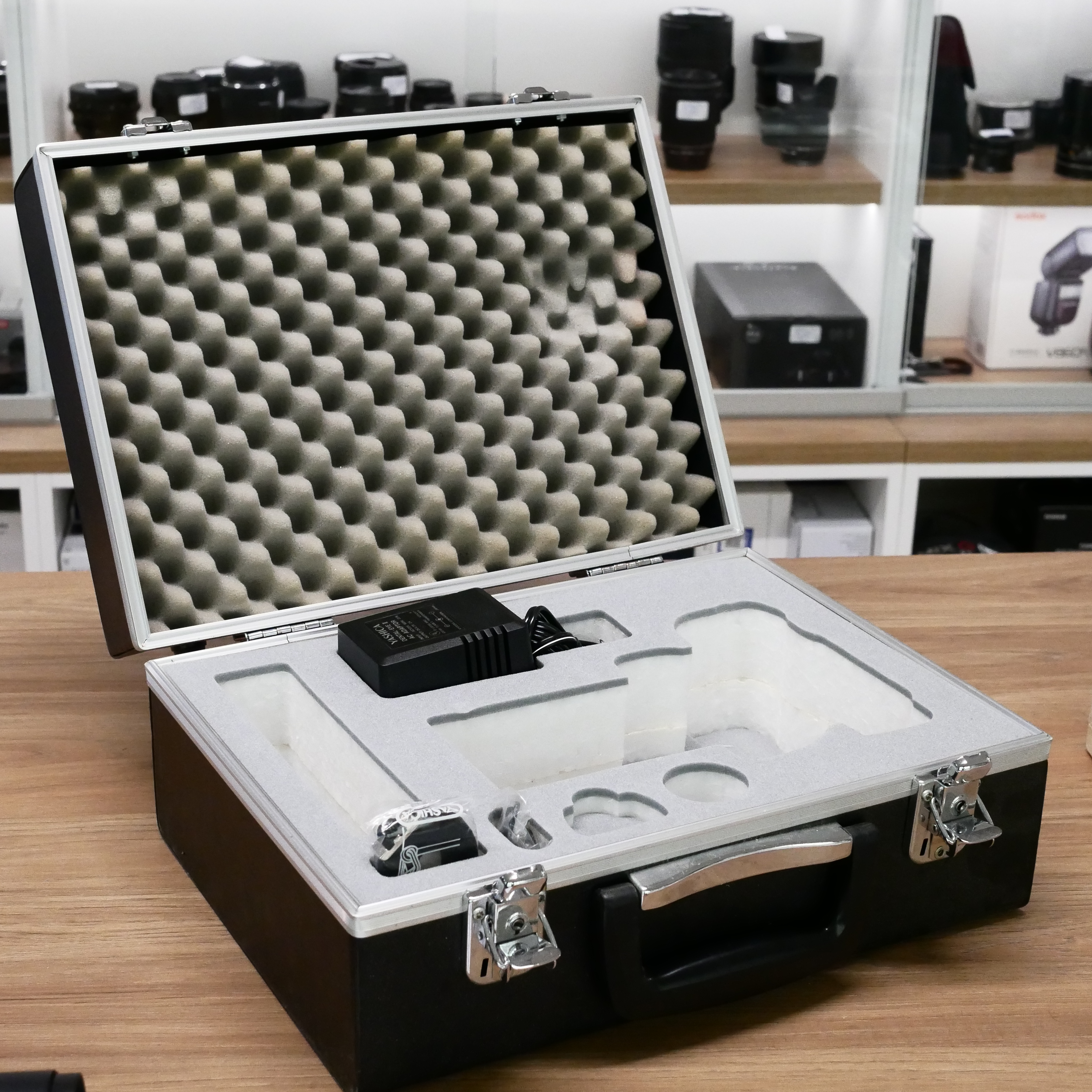 S-H-3CX2VJ_7.jpg - Yashica Dental Eye Kit with Hard case (As Is) - Image 3