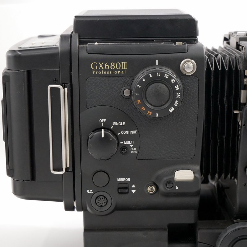 S-H-3EMS38_2.jpg - Fuji Professional GX680 III + 100mm F/4 + 300mm F/6.3 + Waistlevel + Prism + Magnifier + Remote  - Image 8