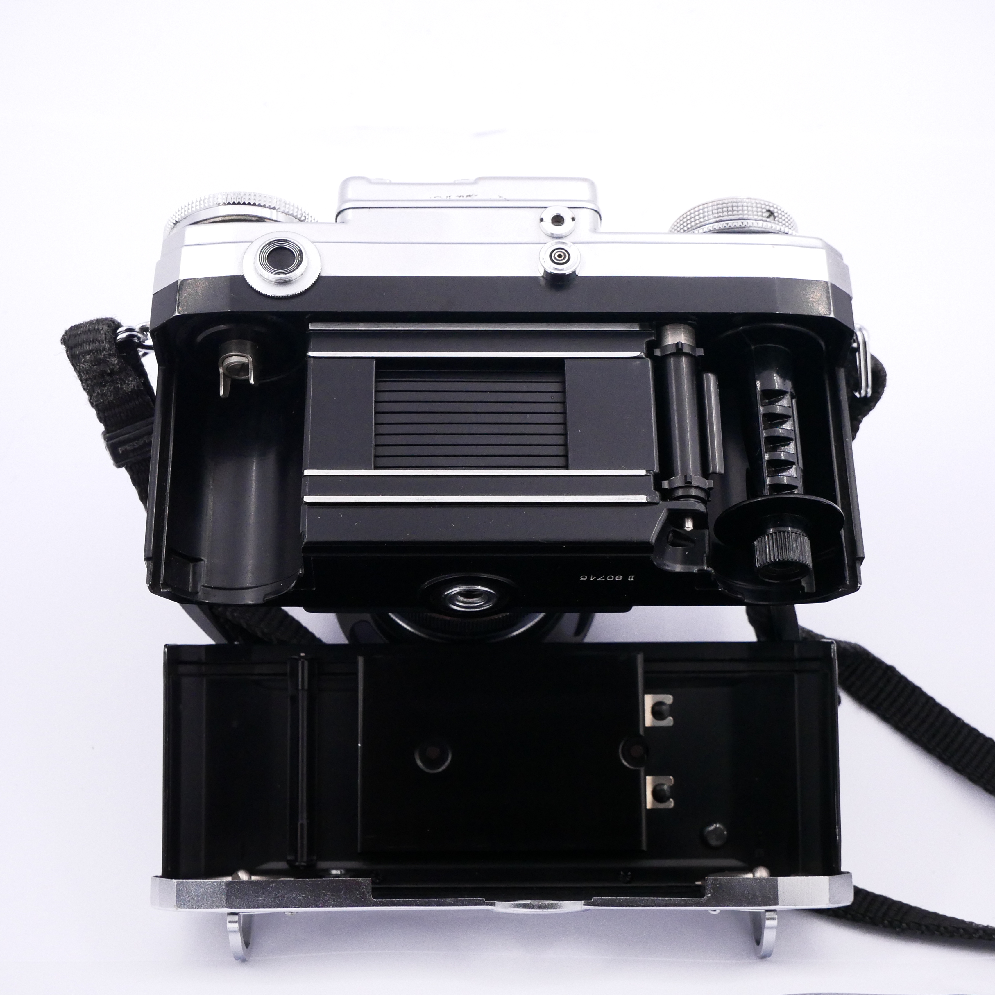 S-H-3TX9TS_4.jpg - Contax IIIa 35mm Rangefinder Camera with Zeiss 50mm F2 Lens - Image 2