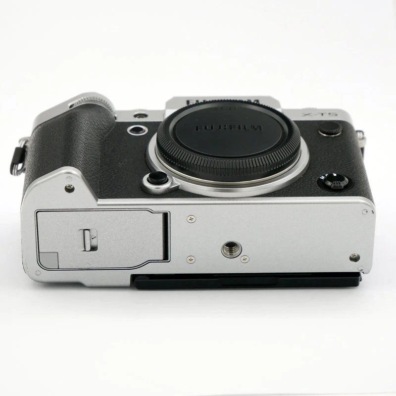 S-H-4DYL53_4.webp - Fujifilm X-T5 Body Silver - Sub 2K Frames! - Image 1