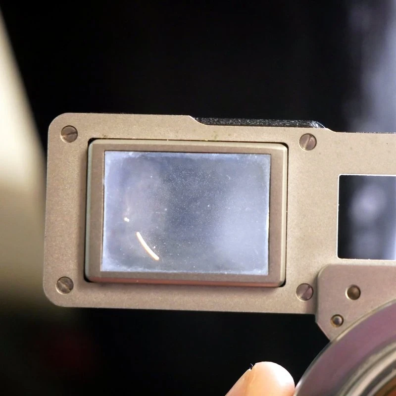 S-H-4L9253_6.webp - Leica MF 35mm F/2 Summicron V1 8 Element Lens with Goggles in M Mount - Image 2