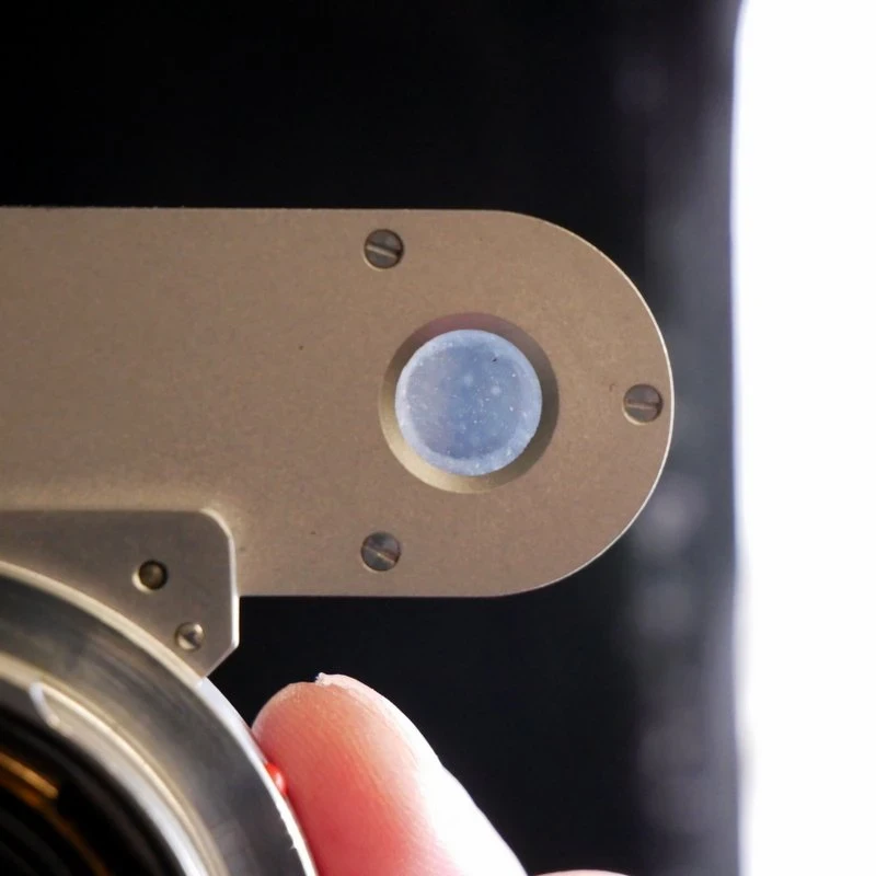 S-H-4L9253_7.webp - Leica MF 35mm F/2 Summicron V1 8 Element Lens with Goggles in M Mount - Image 5