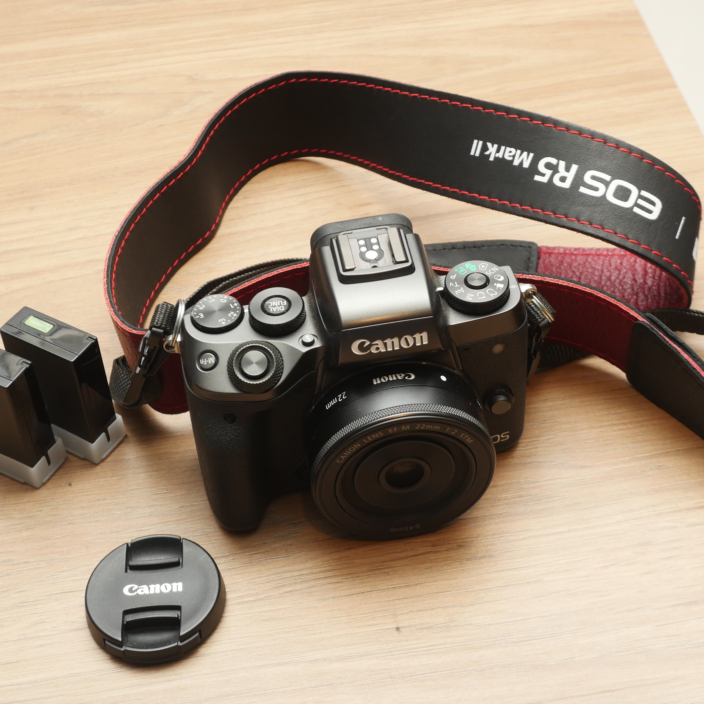 S-H-4W34NW_1.jpg - Canon EOS M5 Mirrorless camera + EF-M 22mm f/2 STM Lens - Thumbnail