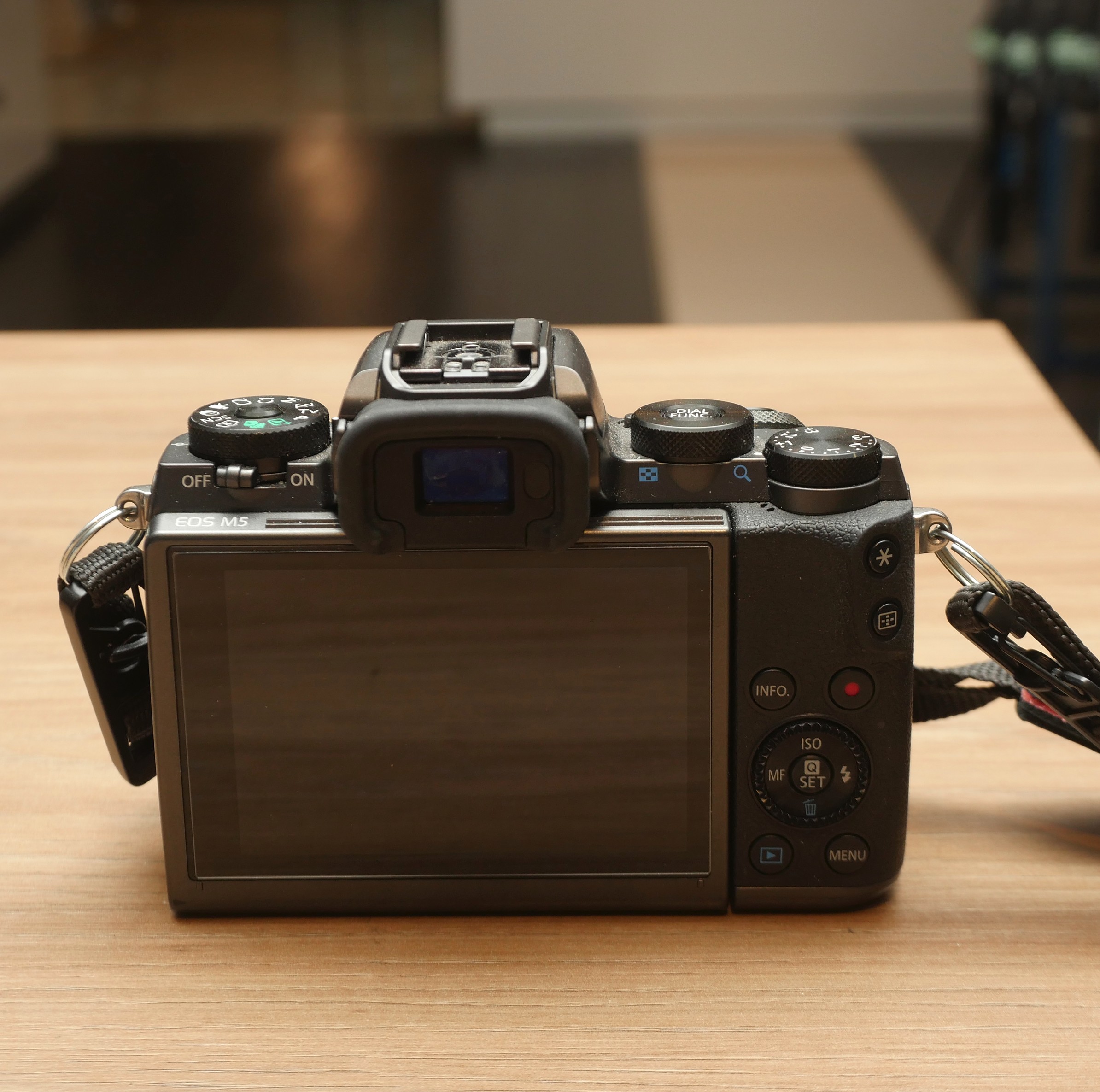 S-H-4W34NW_3.jpg - Canon EOS M5 Mirrorless camera + EF-M 22mm f/2 STM Lens - Image 1