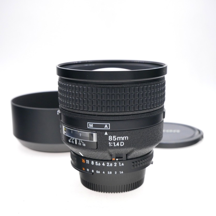 Best image for Nikon AF 85mm F1.4D Lens 