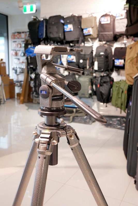S-H-6UJUM3_3.jpg - Gitzo Studex Tripod Legs with G1372 3-Way Head  - Image 1