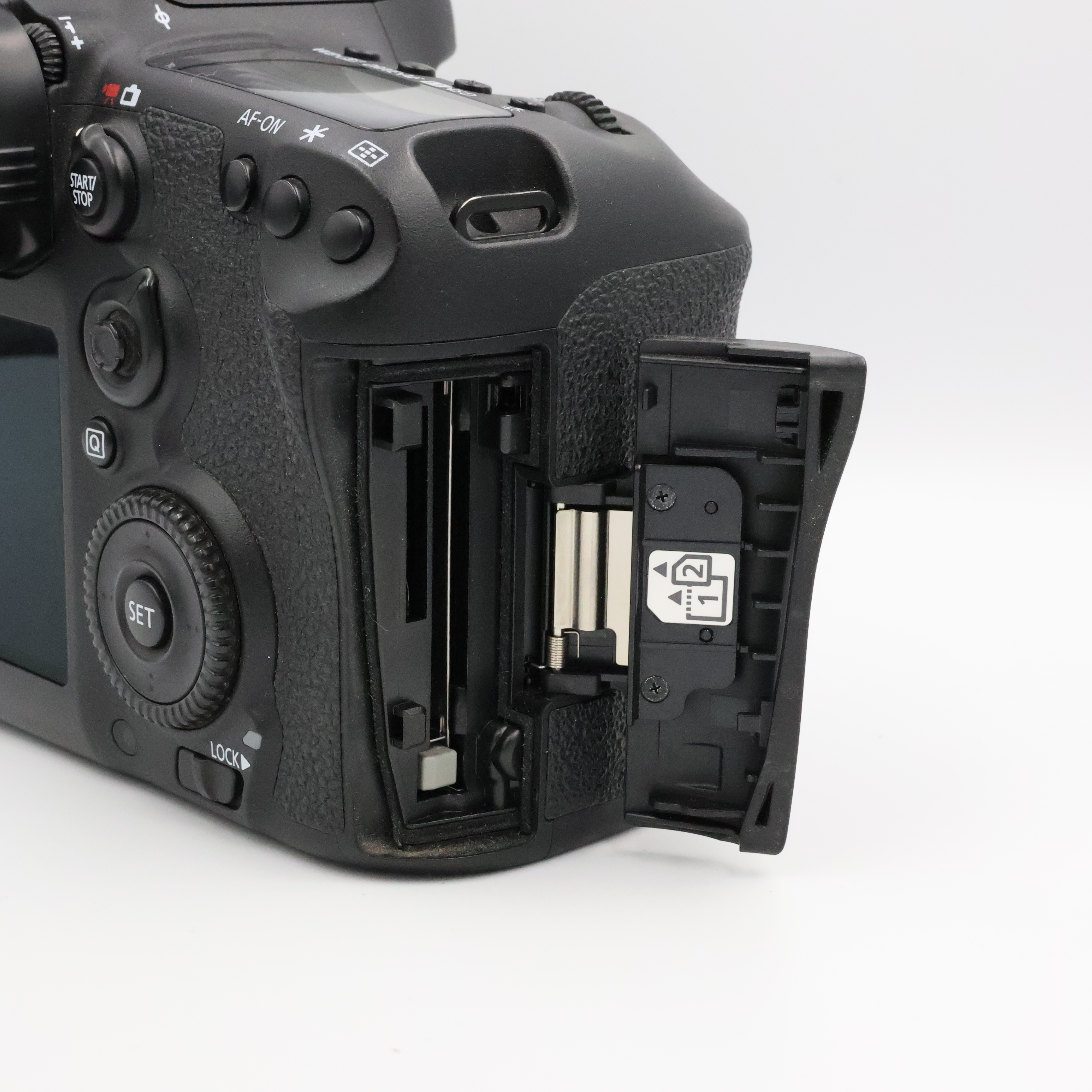 S-H-7D8AVD_5.jpg - Canon 7D II Body + BG-E16 Battery Grip - Image 2