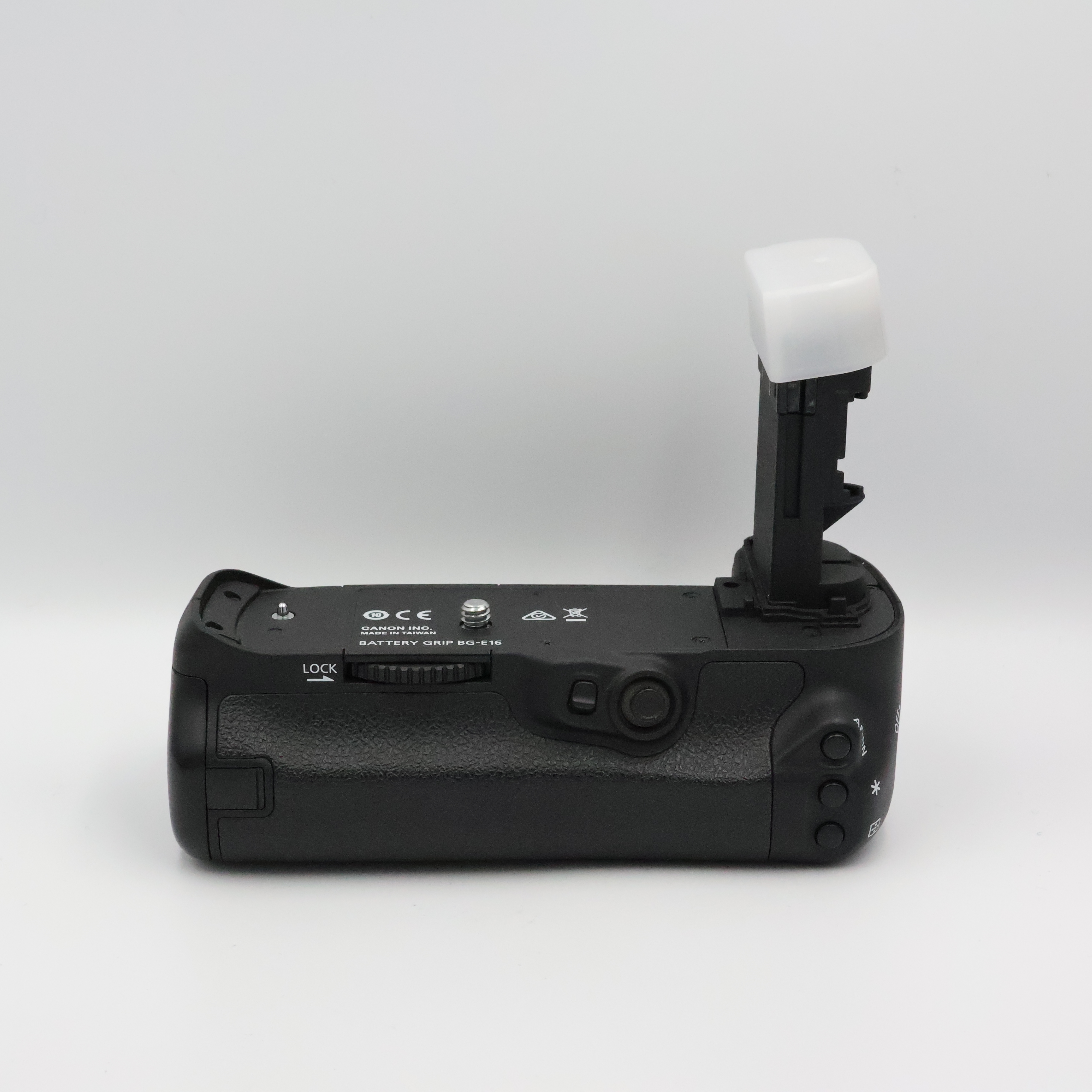 S-H-7D8AVD_7.jpg - Canon 7D II Body + BG-E16 Battery Grip - Image 3