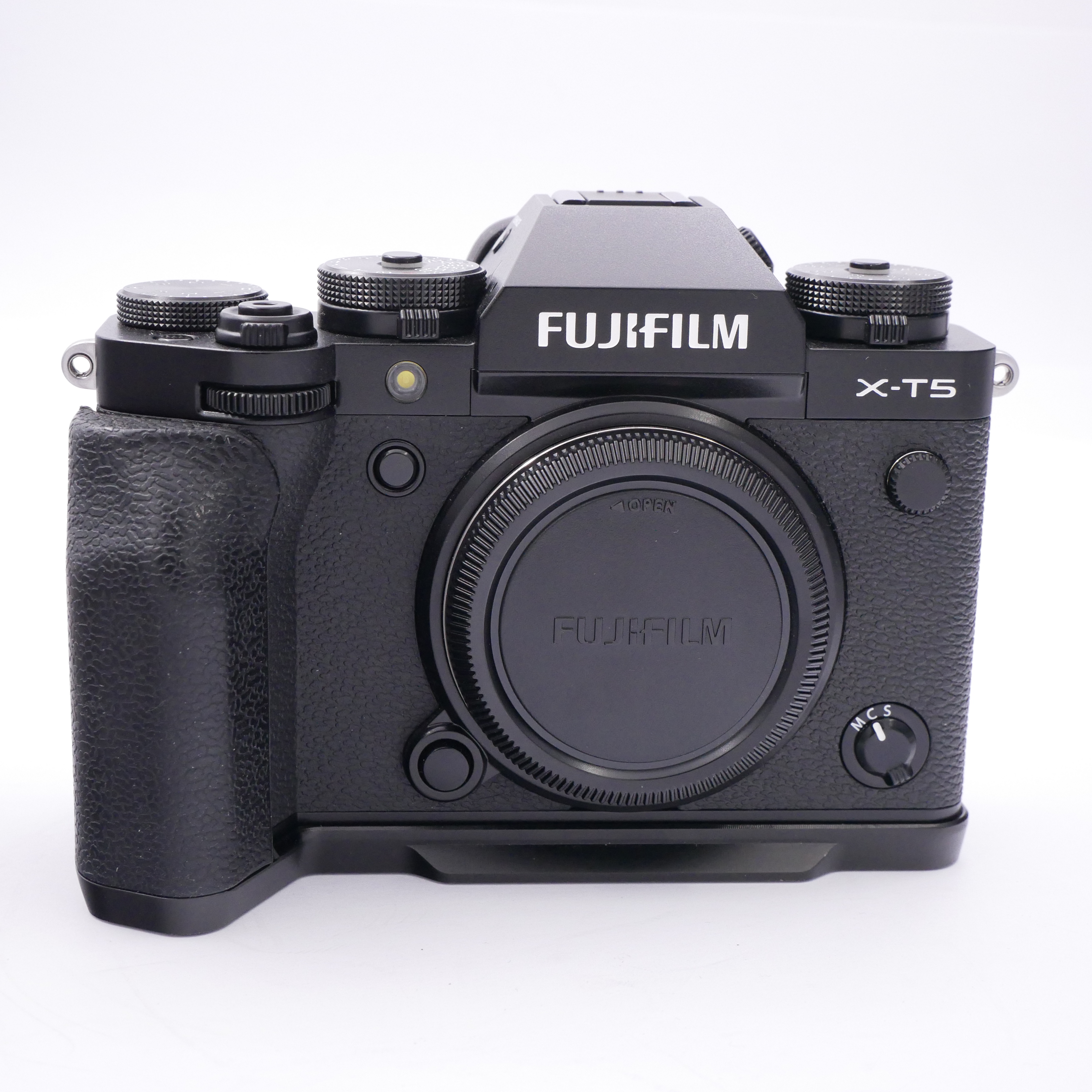 Best image for Fujifilm X-T5 + L-Grip + Dual Battery Charger