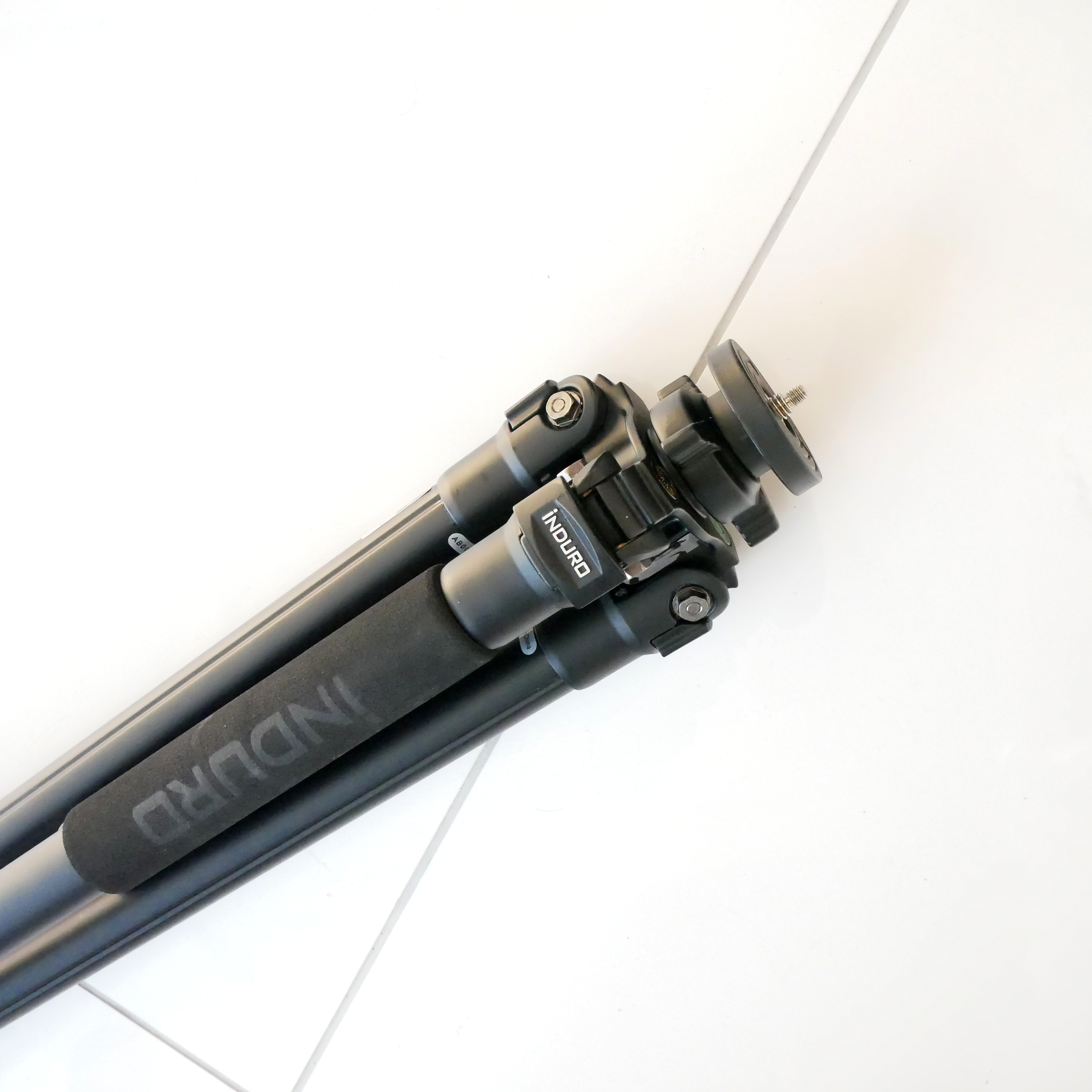 S-H-82PL68_3.jpg - Induro AB2 Adventure Tripod Leg - Image 3