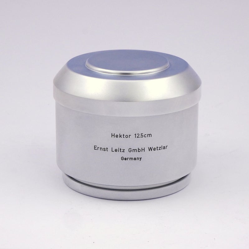 S-H-9HRNXK_2.jpg - Leitz MF 12.5cm F/2.5 Hektor Lens with Hood and Caps - Image 1