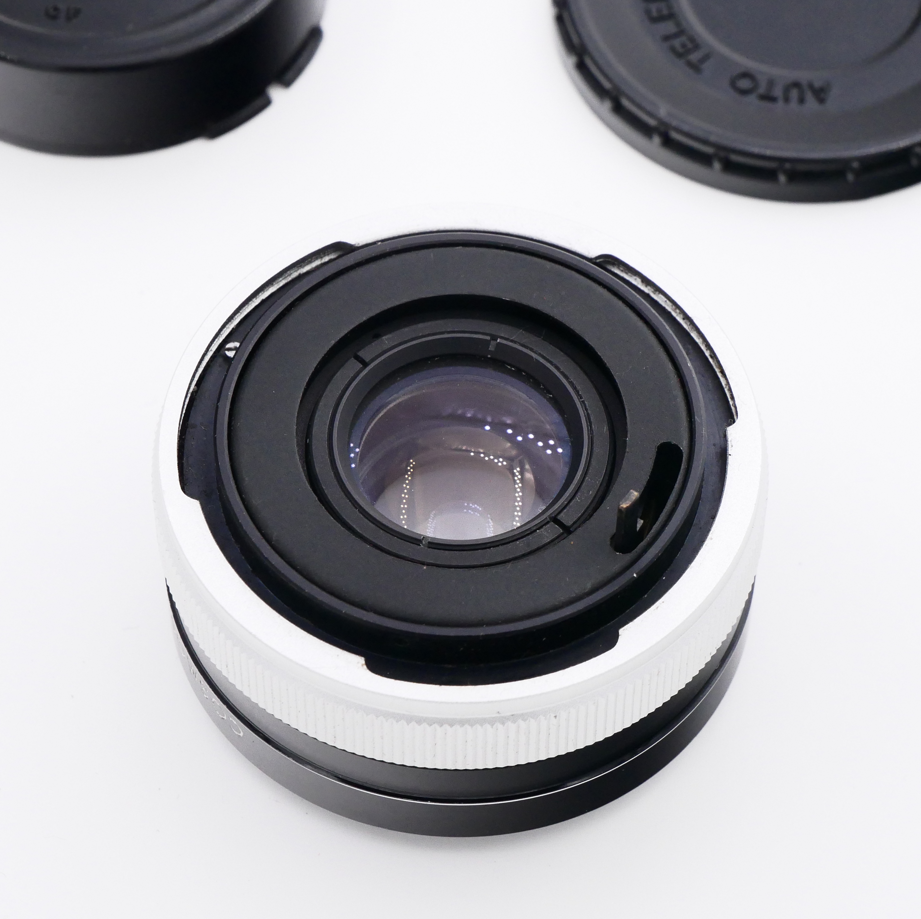 S-H-AKP9DU_3.jpg - Cosmos CF Auto Teleplus 2X Teleconverter Lens Fits Canon FD with Case - Image 1