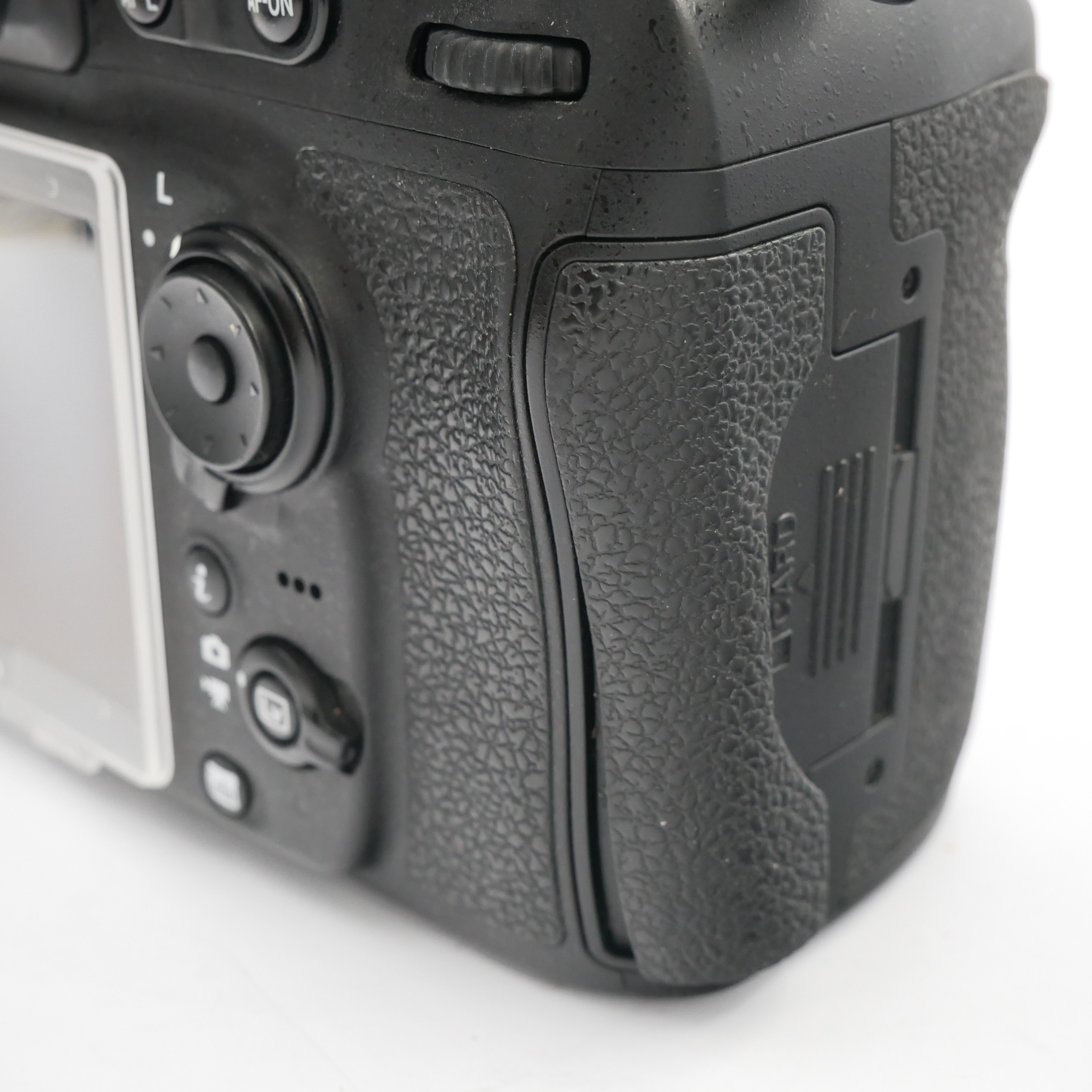 S-H-AWRM38_4.jpg - Nikon D810 Body Only 18,400 Frames - Thumbnail 3