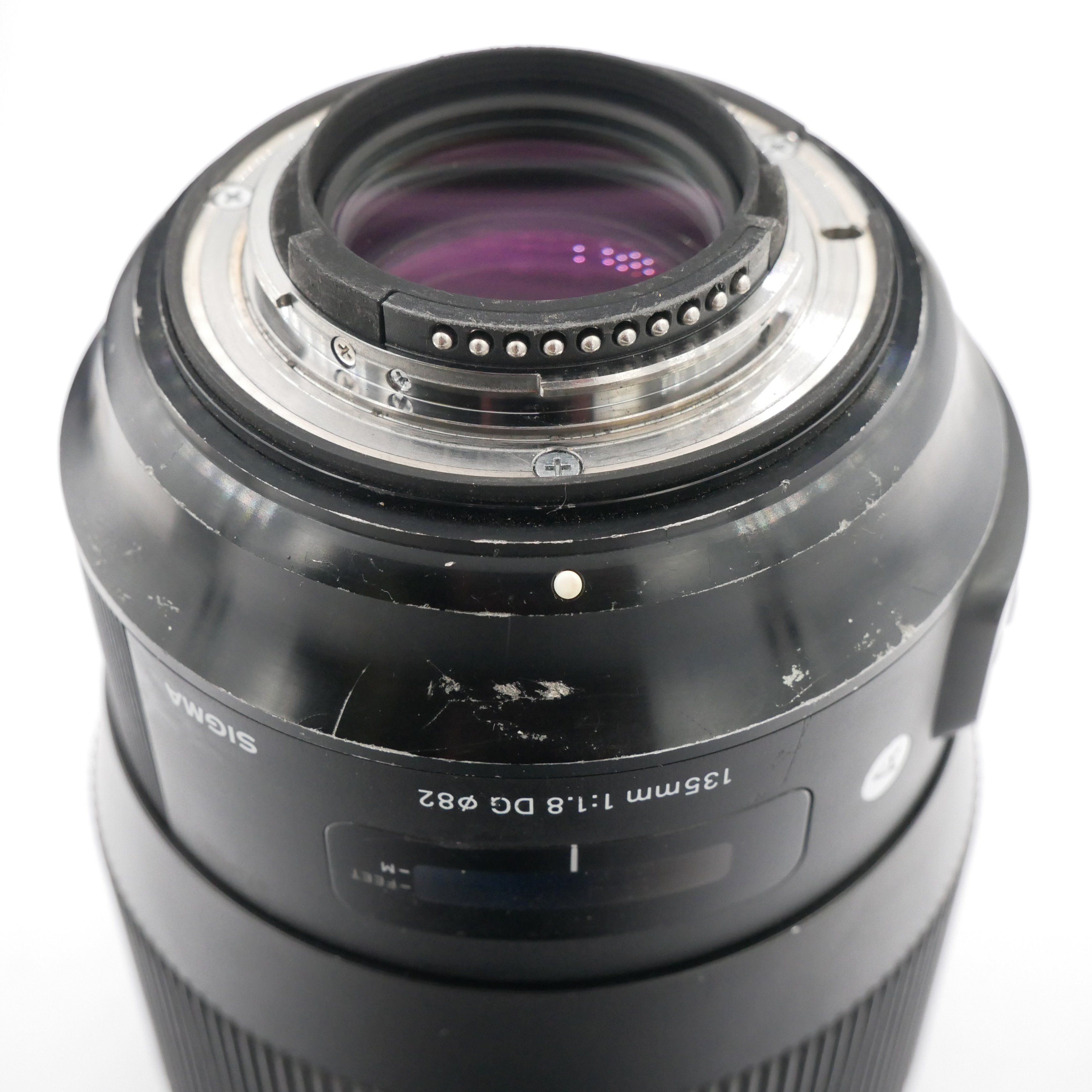 S-H-AXXJ4J_4.jpg - Sigma 135mm F1.8 DG Lens for Nikon FX-Mount - Thumbnail 2