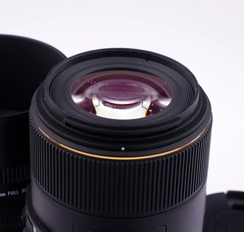 S-H-C8C5RN_2.webp - Sigma AF 105mm F/2.8 DG OS HSM Macro Lens in Nikon F Mount - Image 1