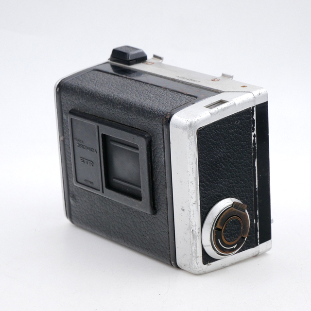 Bronica ETR 645 back (early type)