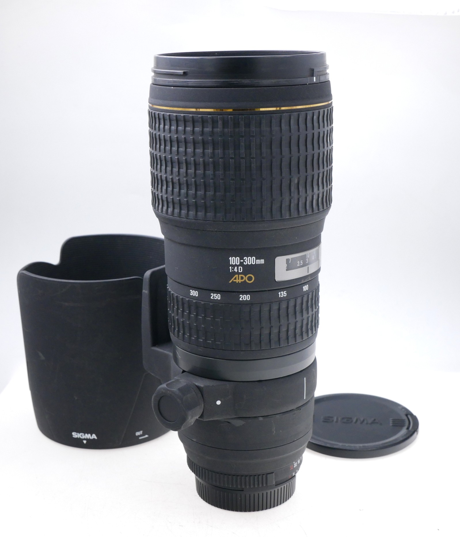 Sigma AF 100-300mm F4 D APO HSM IF Lens in Nikon Mount