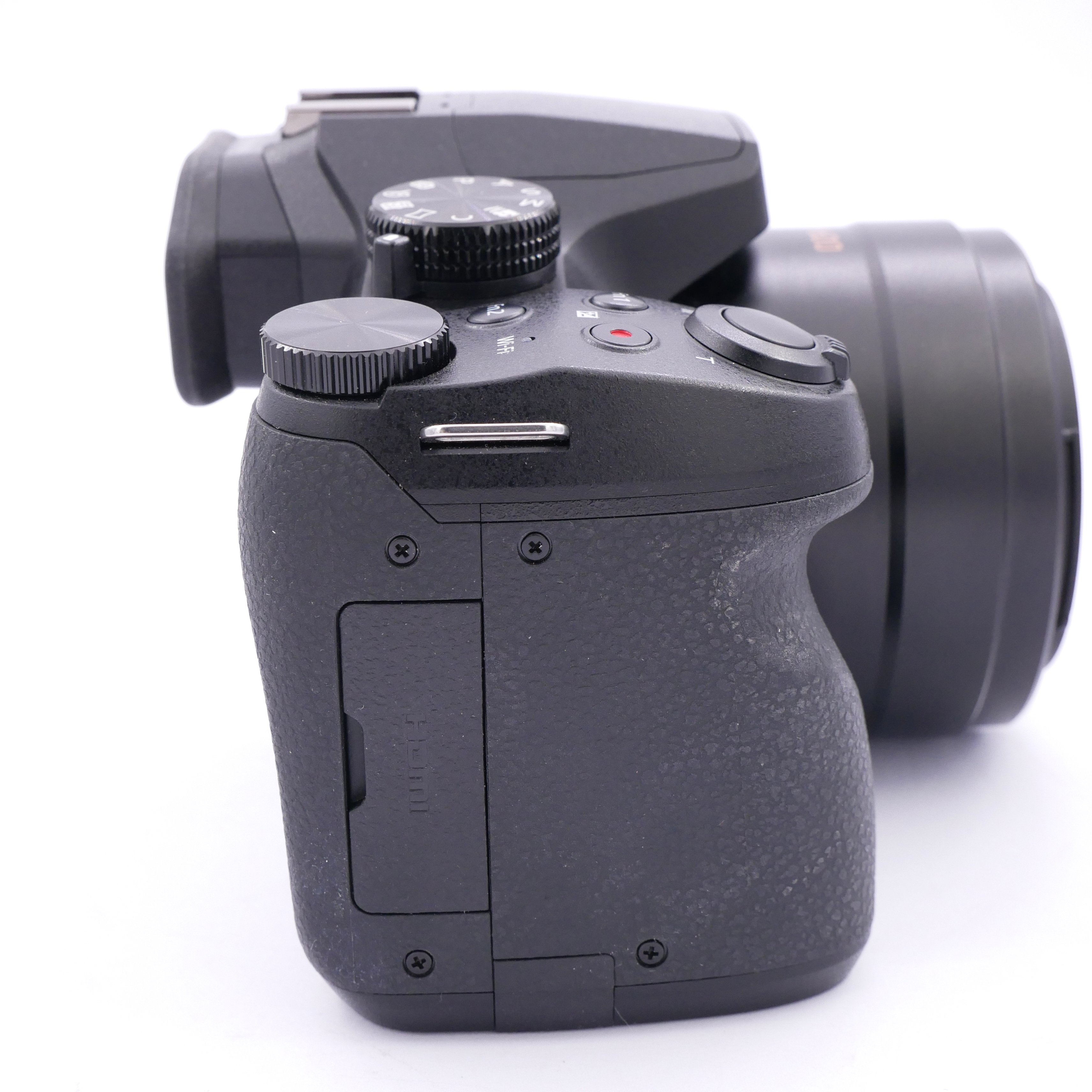 S-H-D2LV2Y_3.jpg - Panasonic Lumix DMC-FZ300 - Thumbnail 3