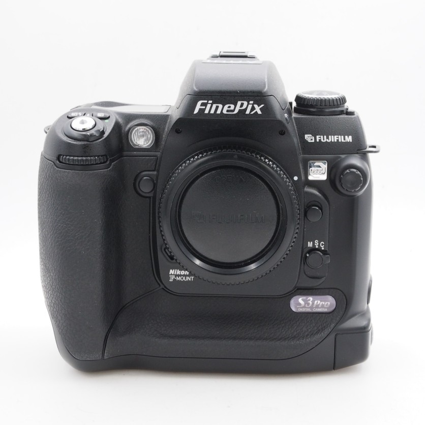 S-H-D7NMU6_2.jpg - Fujifilm S3pro UVIR Body + Nikon MF 105mm F4 AIS UV-Nikkor Lens + 9 Filters