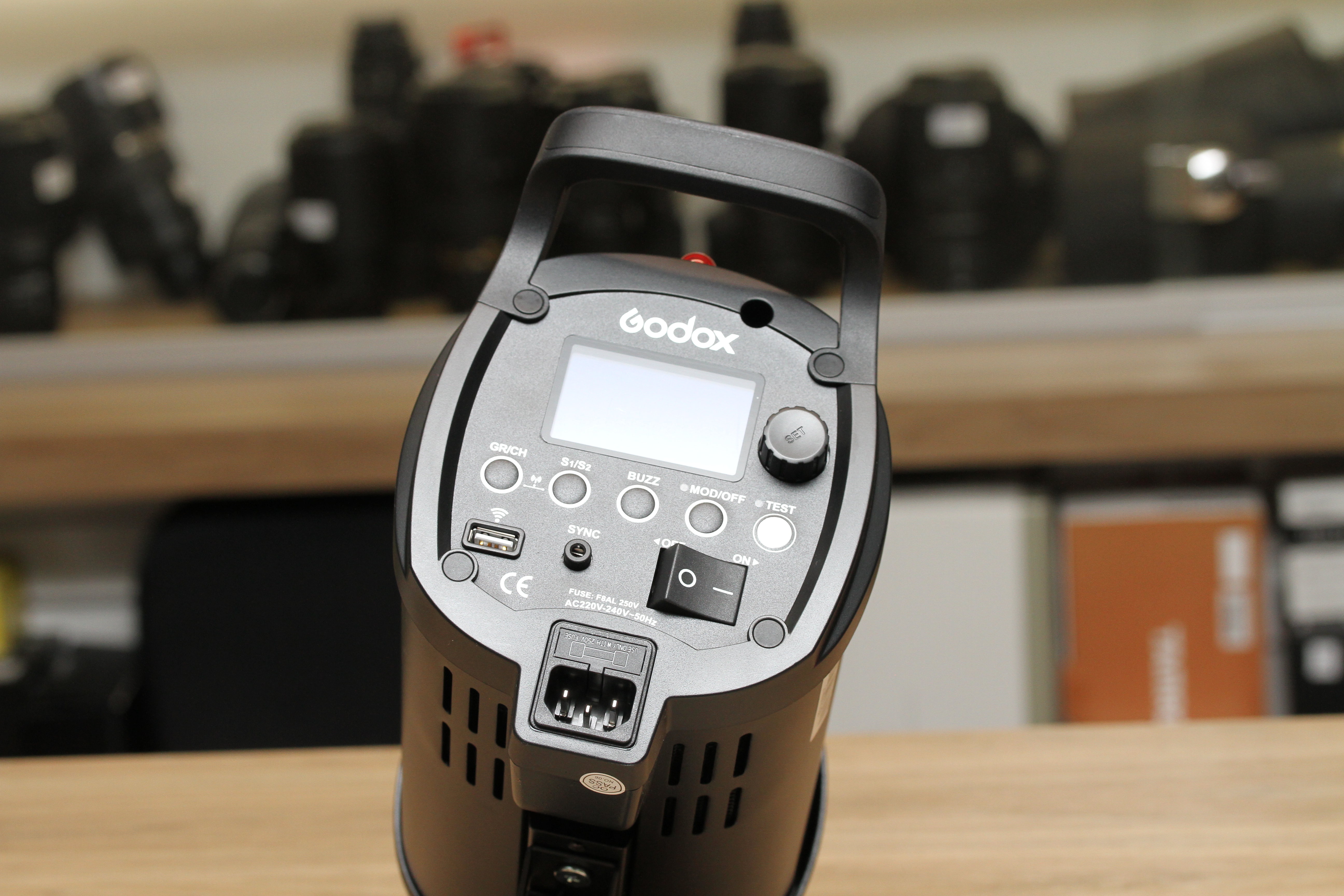 S-H-DX4H7F_3.jpg - Godox QS600 II Light - Image 1
