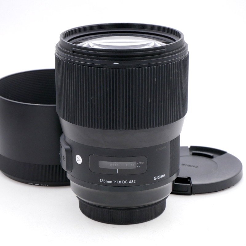 Sigma AF 135mm F1.8 DG Art Lens in Canon EF Mount