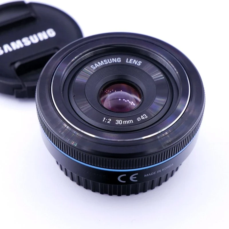 S-H-EHDWJ9_2.webp - Samsung AF 30mm F2 NX Pancake Lens - Image 2