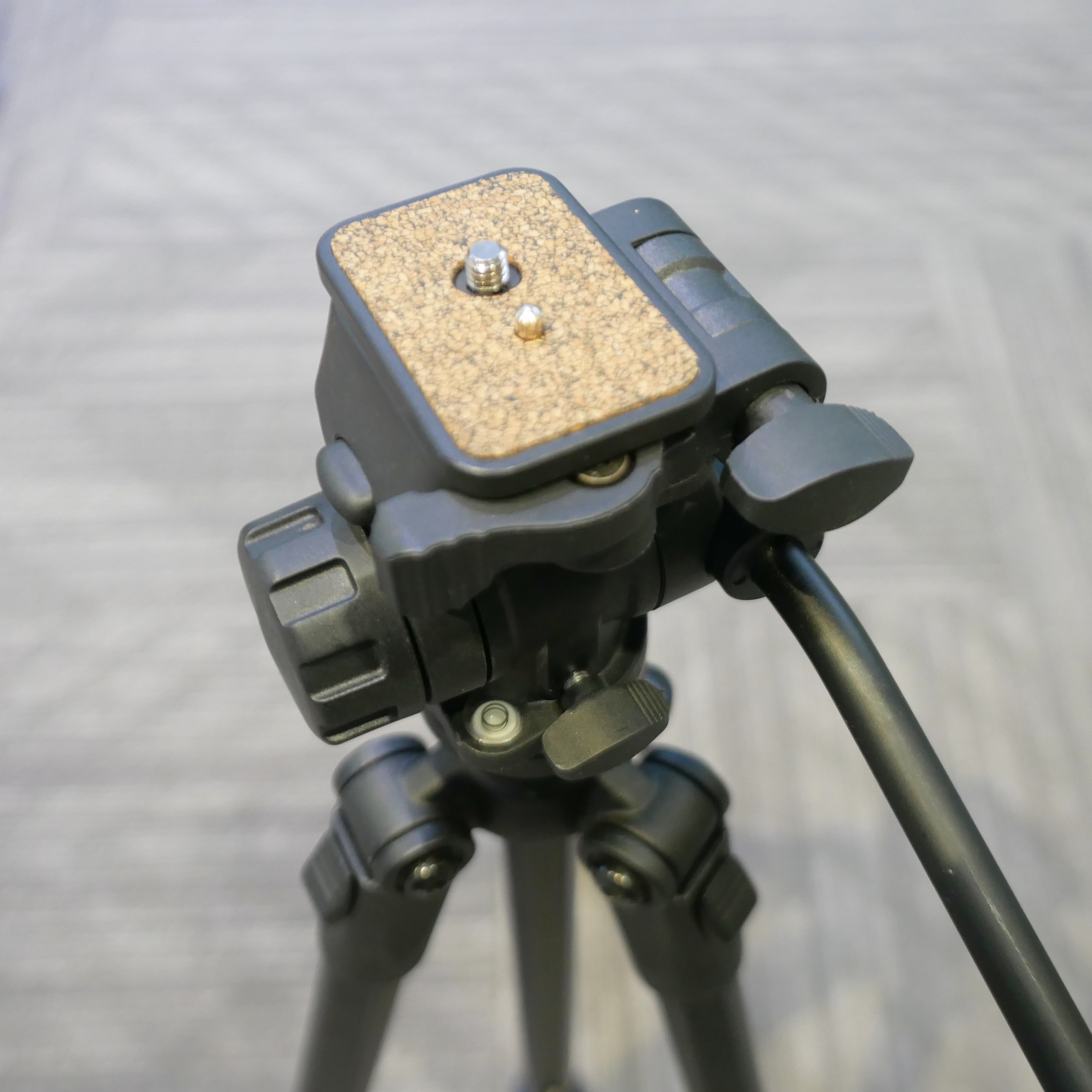 S-H-ELY99M_5.jpg - Fancier WF-531BT Tripod  - Image 2