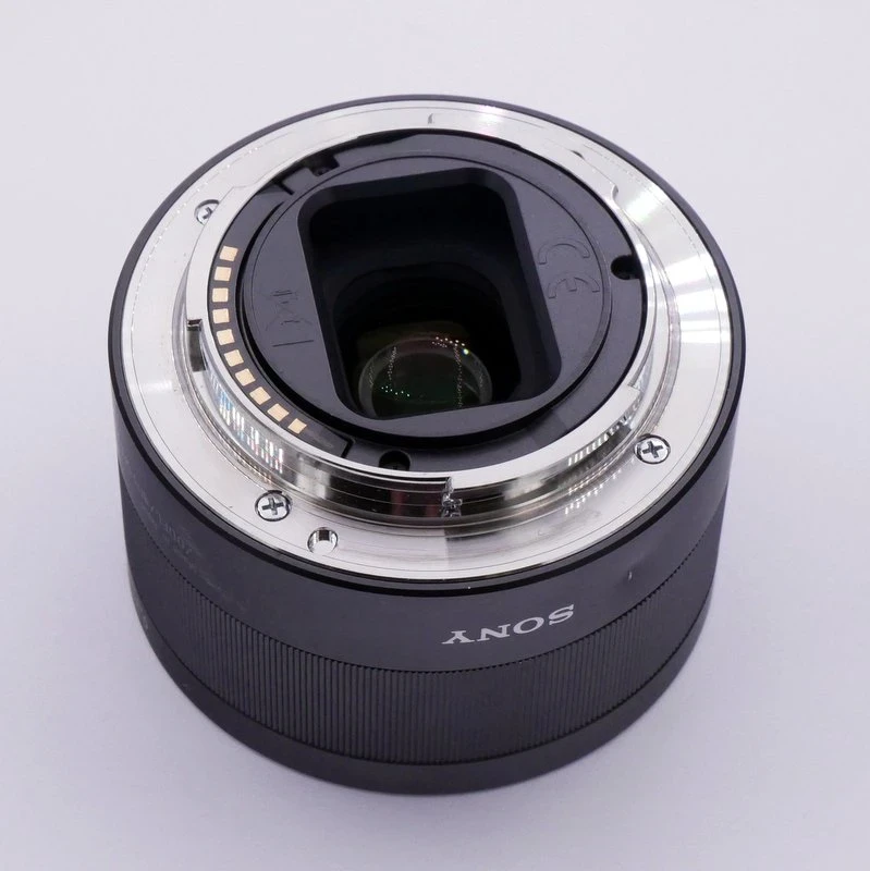S-H-FSUYLX_3.webp - Zeiss AF 35mm F/2.8 ZA T* Sonnar Lens in Sony FE Mount (was $695) - Image 2