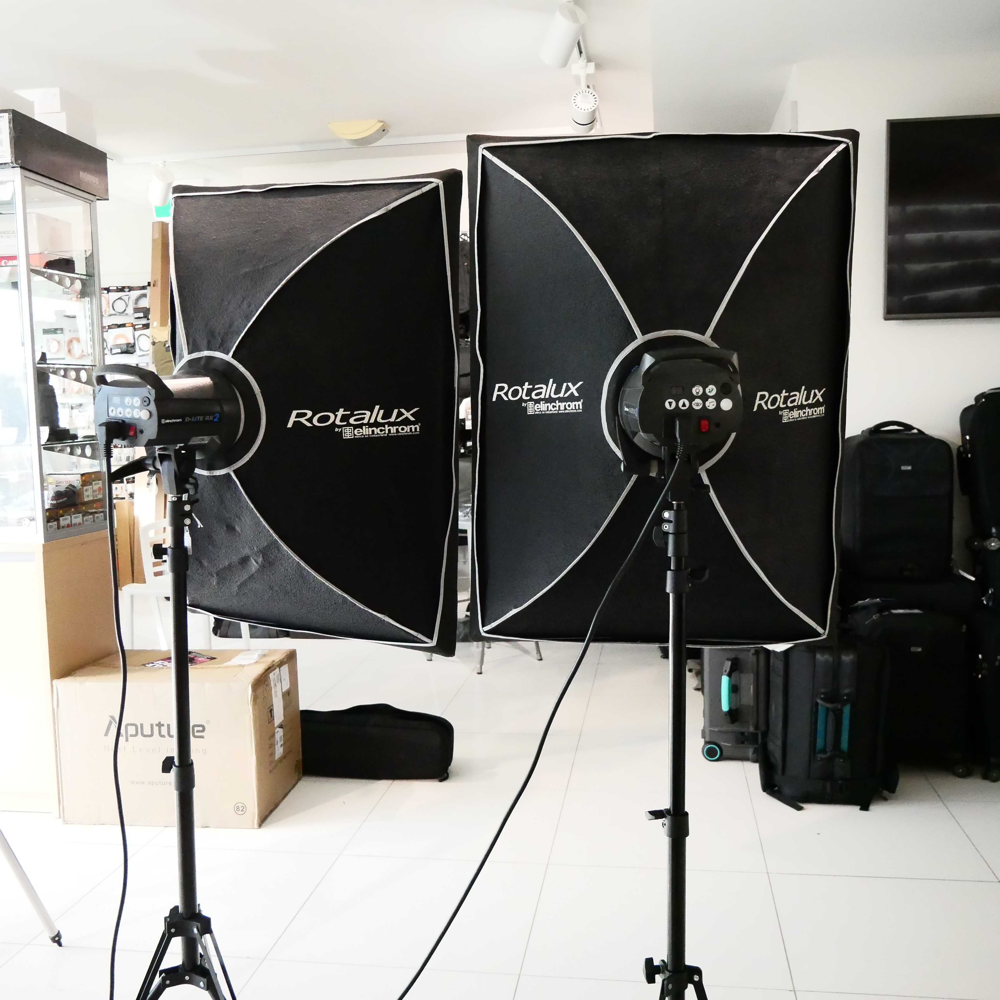 S-H-FW8WAD_3.jpg - Elinchrom D-Lite RX 2 Softbox To Go Set - Image 1