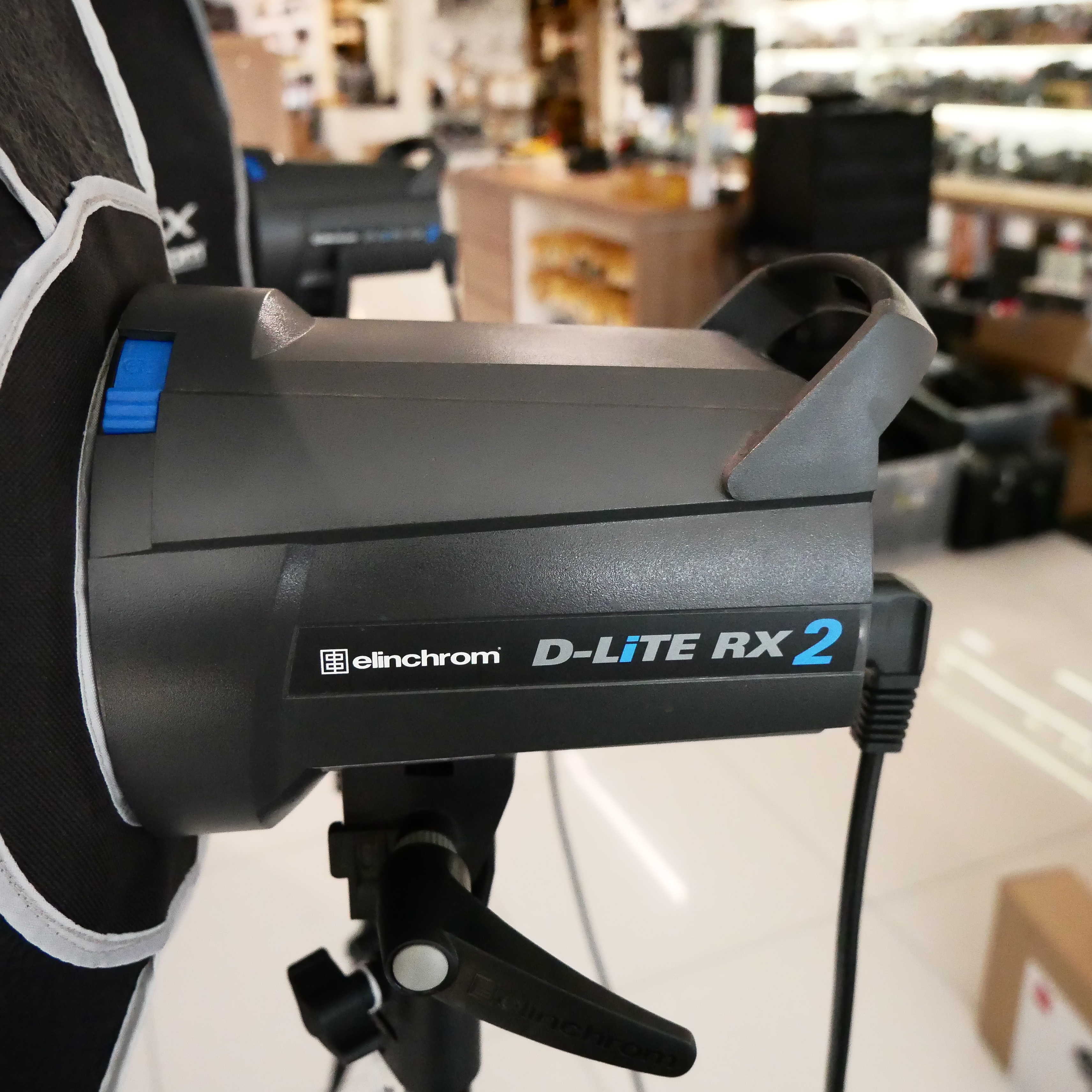 S-H-FW8WAD_4.jpg - Elinchrom D-Lite RX 2 Softbox To Go Set - Image 4