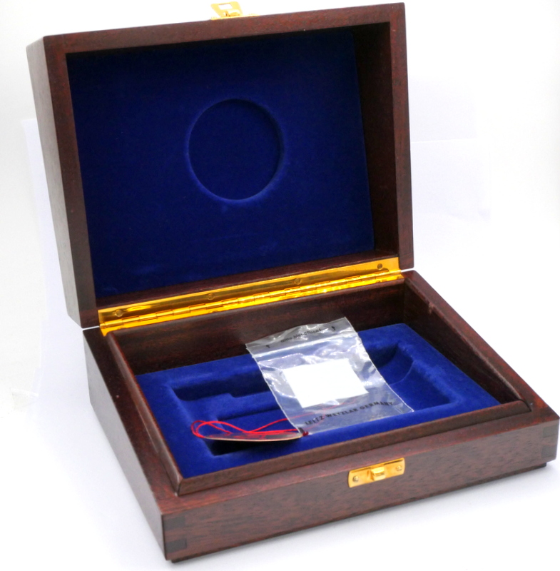 S-H-H36NKM_2.jpg - Leica M4-2 + 50mm F/1.4 - Gold Edition 100yr Anniversary 1879-1979 - Thumbnail 14