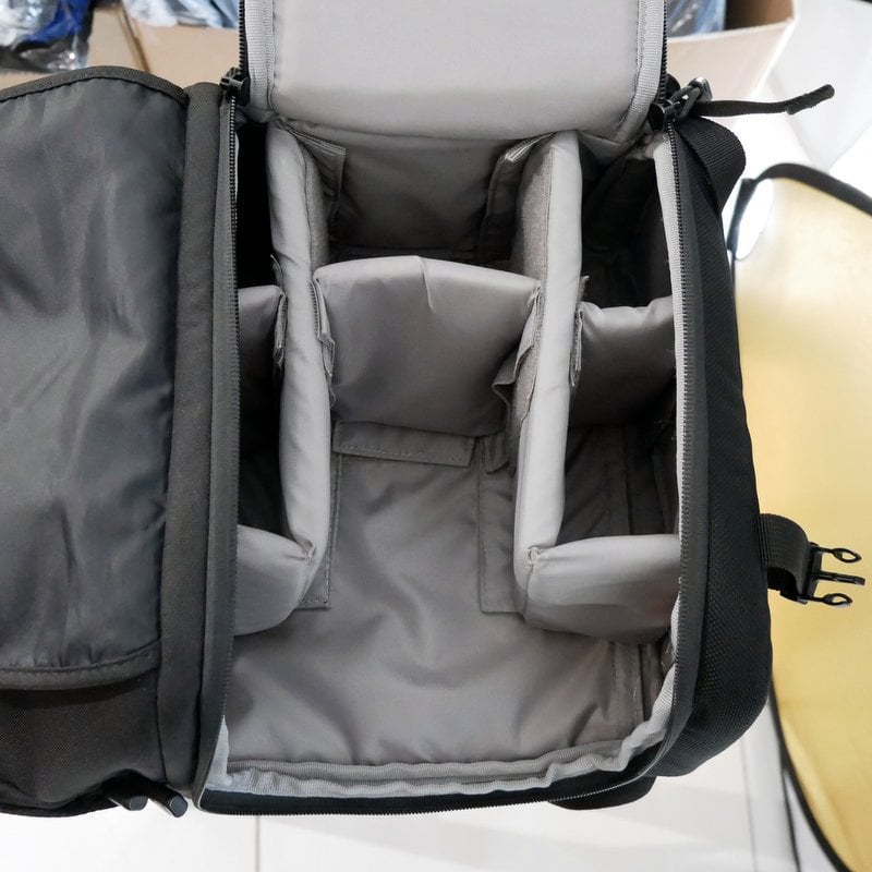 S-H-JTNH6N_3.jpg - Lowepro Fastpack 200 - Camera Backpack - Image 2