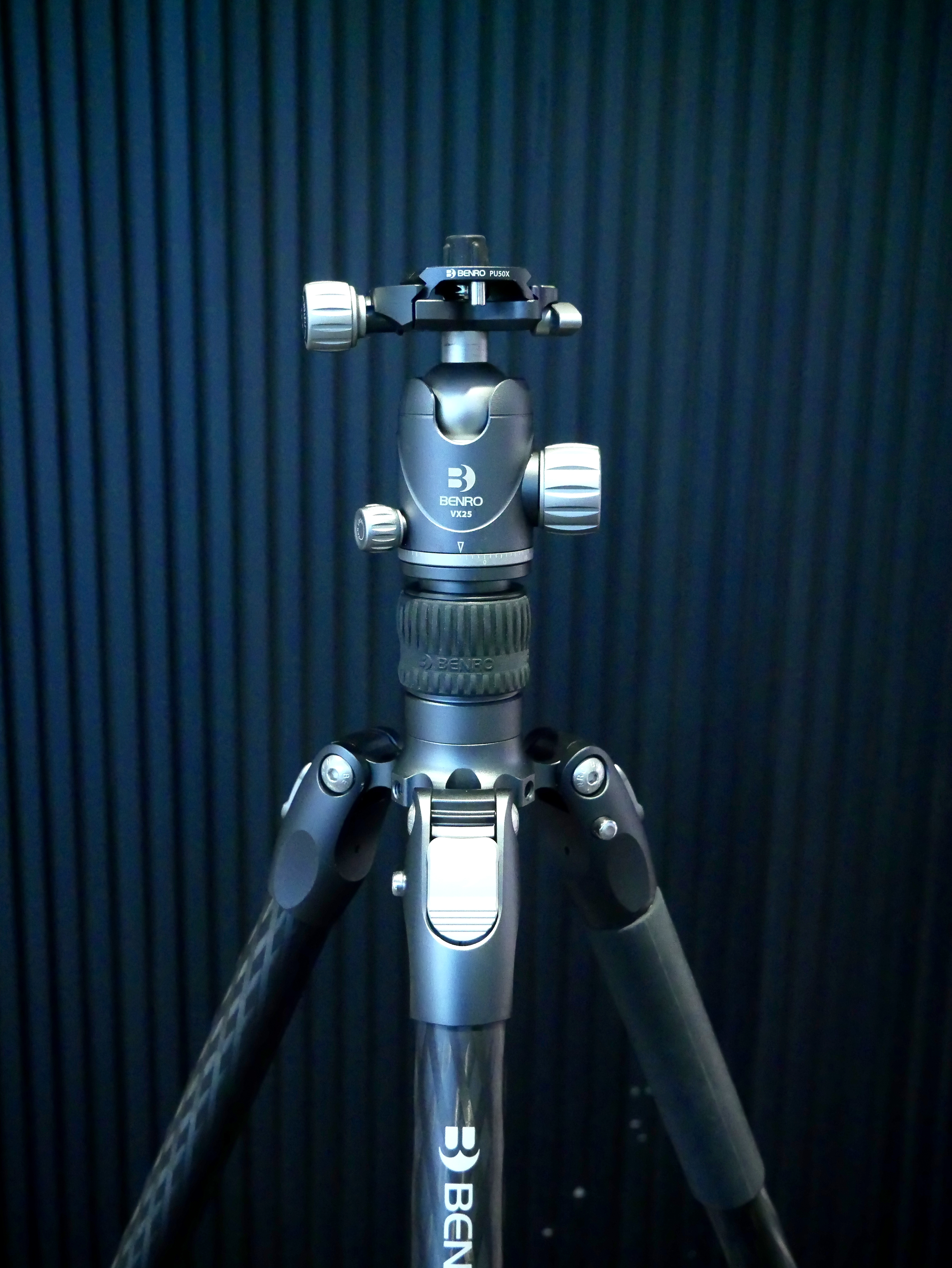 S-H-KXL9MA_2.jpg - Benro FRHN24C Carbon Fiber Tripod with VX25 Head - Image 2