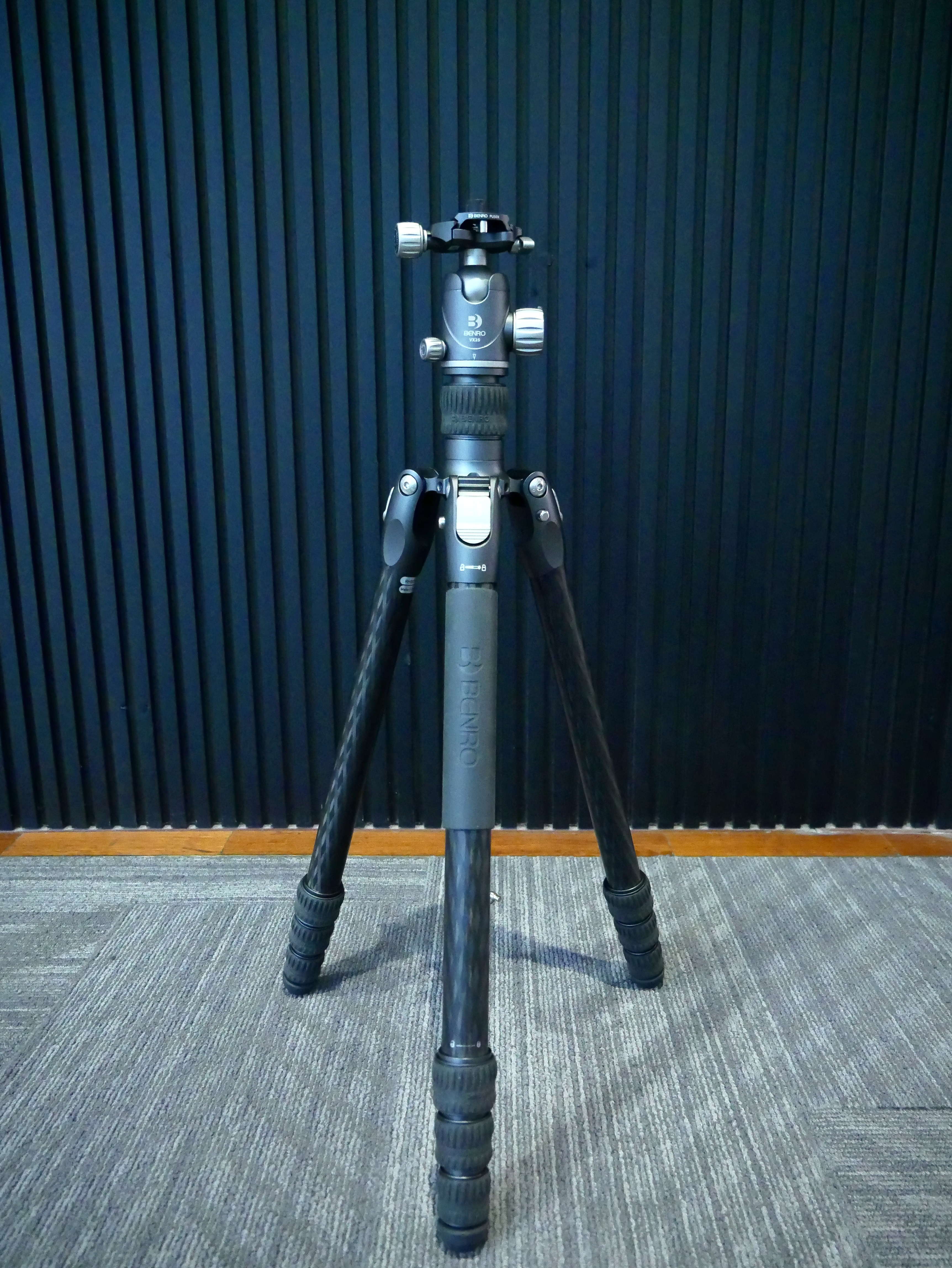S-H-KXL9MA_3.jpg - Benro FRHN24C Carbon Fiber Tripod with VX25 Head - Image 1
