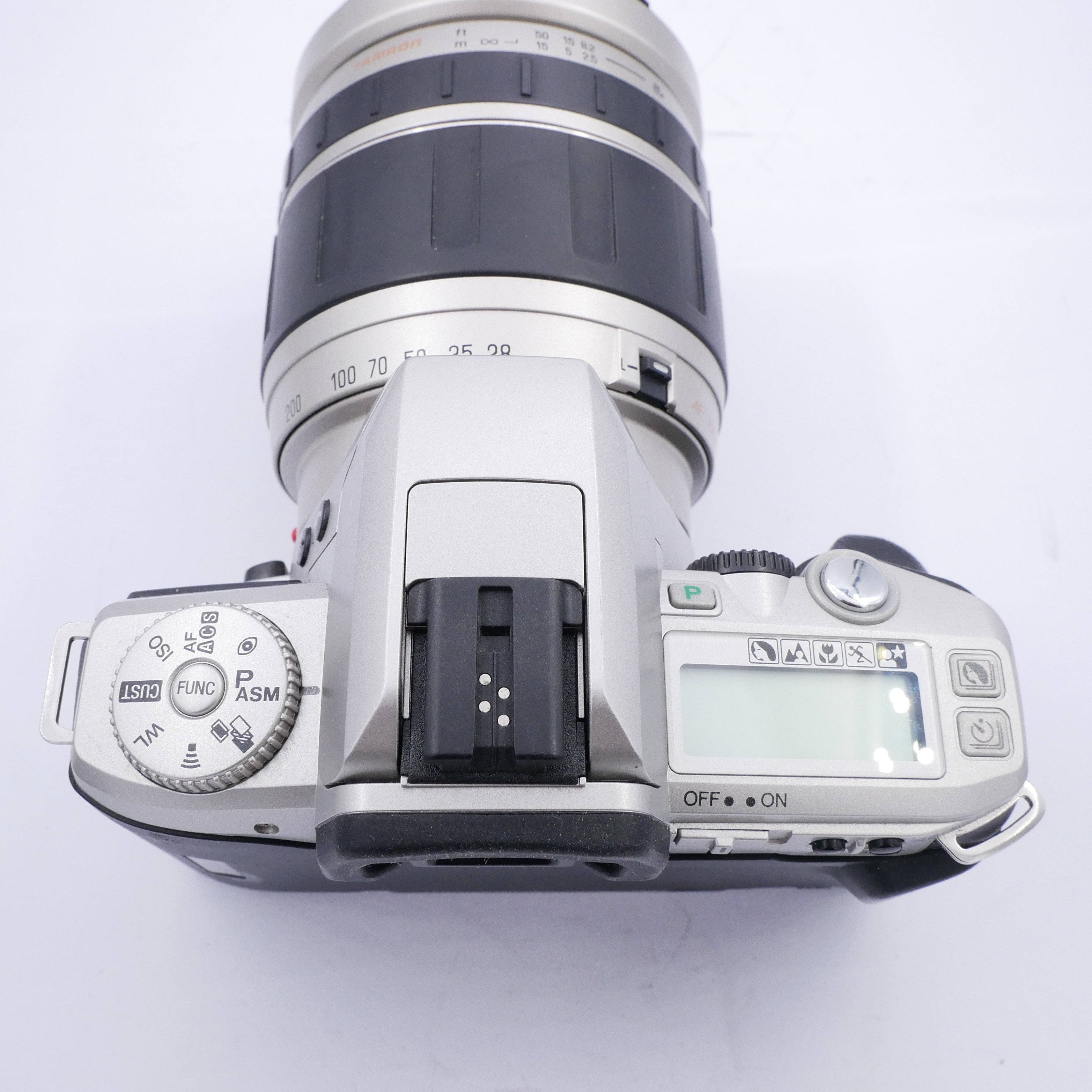 Minolta Dynax 3 + 28-300mm F3.5-6.3 Macro