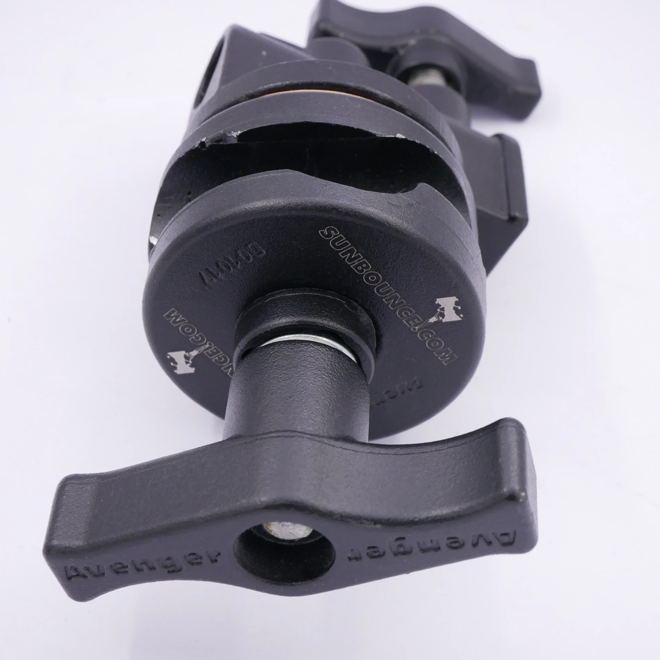 S-H-LMYV5C_2.webp - Manfrotto Avenger D200CSB w/16mm/ 5/8in Receiver, T-Knob - Image 1