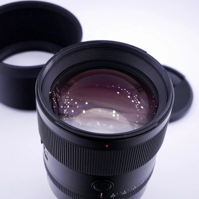 S-H-LY266M_2.webp - Sony FE 135mm F/1.8 GM Lens - Image 1