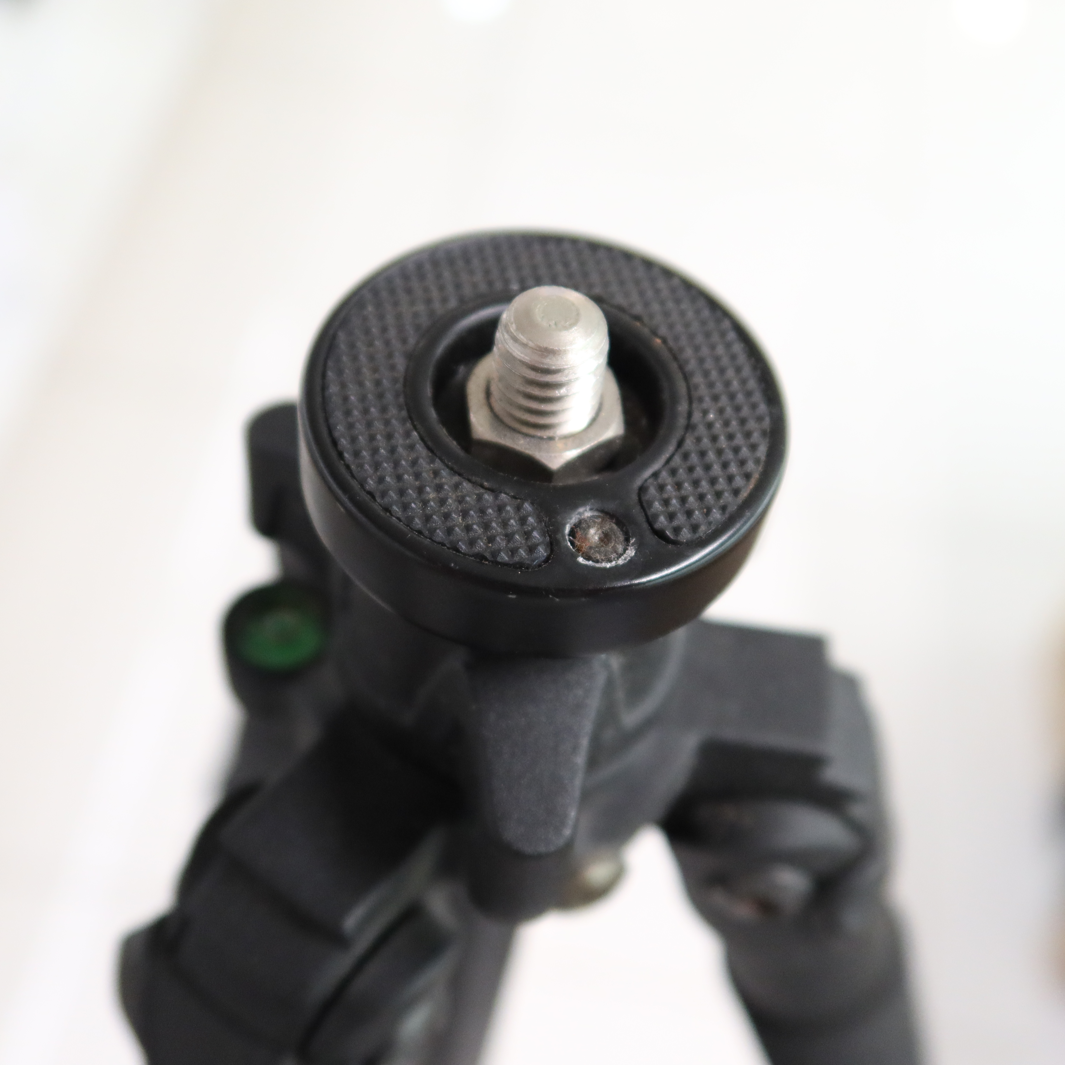 S-H-M7RA6S_2.jpg - Induro AT014 alloy tripod legs - Image 3