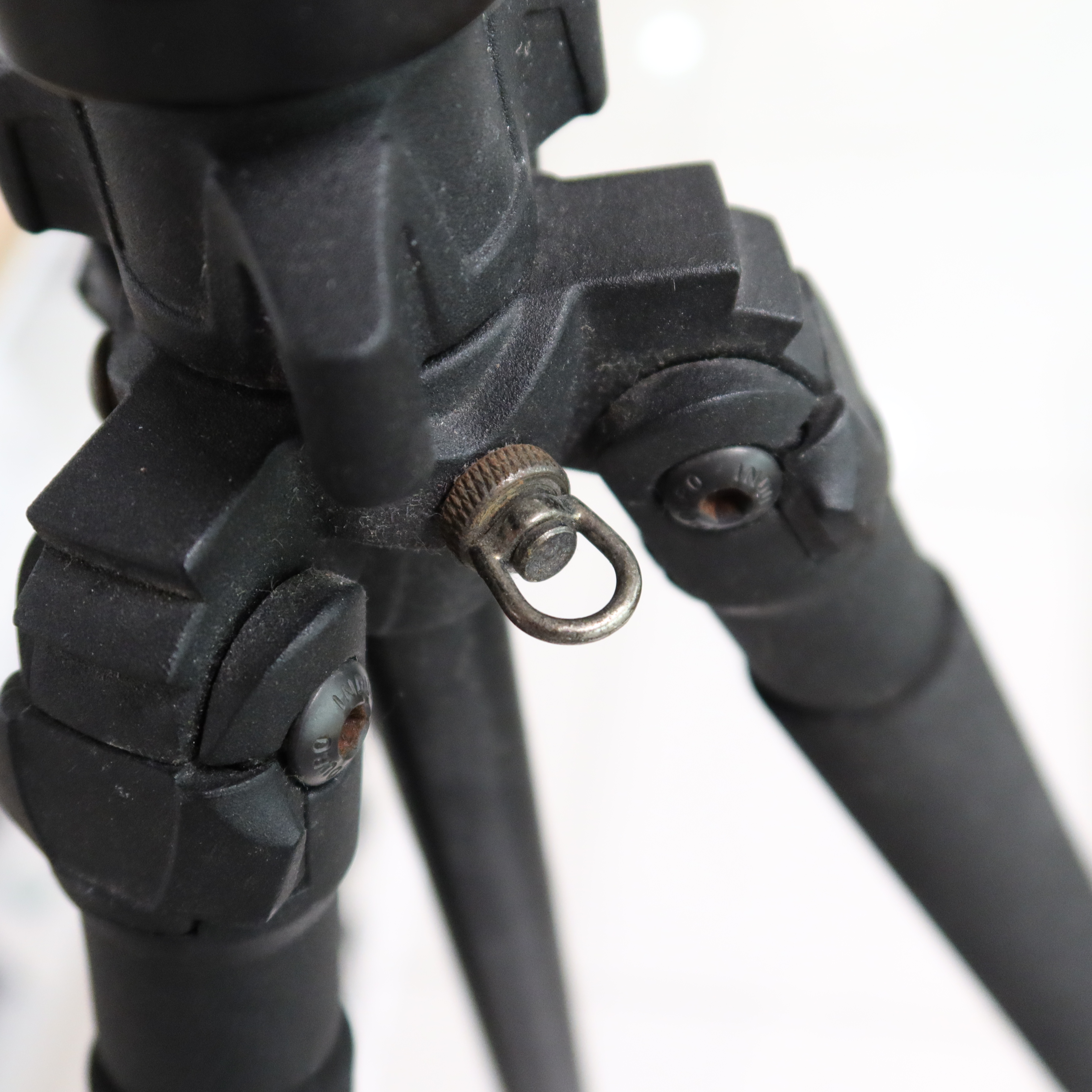 S-H-M7RA6S_3.jpg - Induro AT014 alloy tripod legs - Image 2